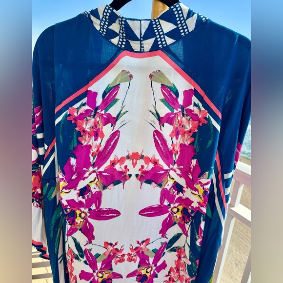 Flying Tomato blues, rose, cream and pinks colors in this flowy kimono - Picture 4 of 5